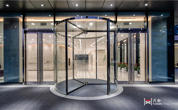 水晶旋轉(zhuǎn)門