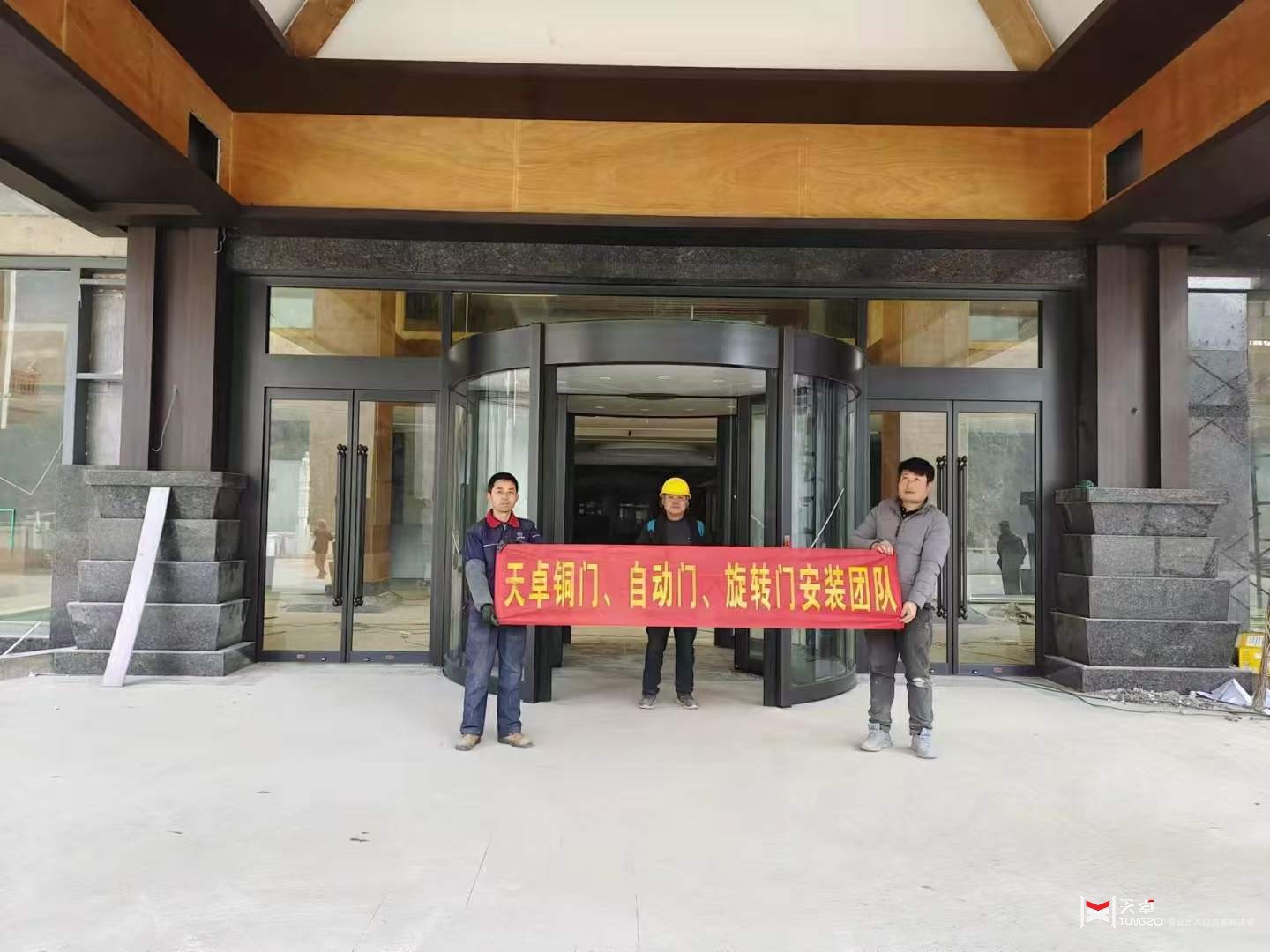 31酒店旋轉(zhuǎn)門兩翼漢中漢折里溫泉酒店微信圖片_20220227084602.jpg