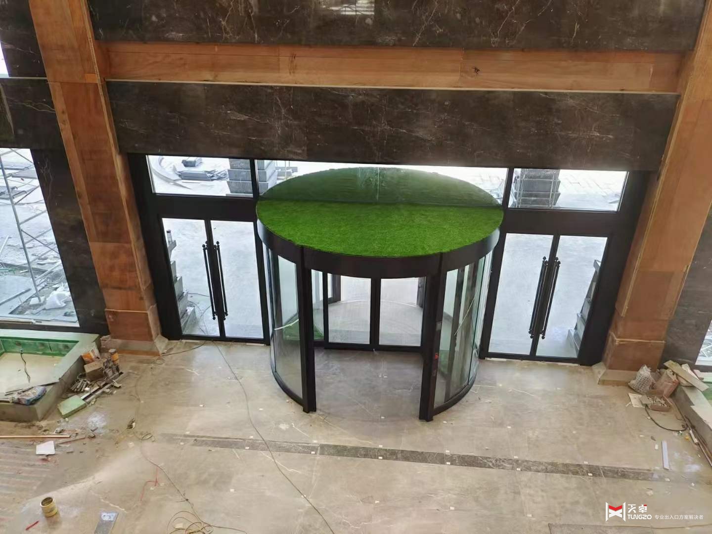 31酒店旋轉(zhuǎn)門兩翼漢中漢折里溫泉酒店微信圖片_20220227084613.jpg