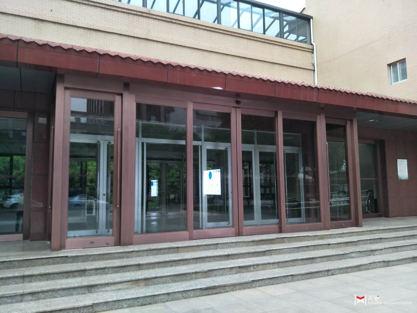 62場館自動門-長安區政府會議中心.jpg